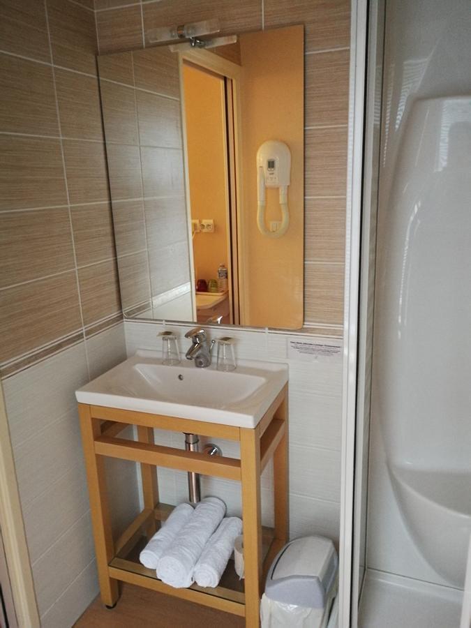 Le Relais De L'argoat 2* Belle-Isle-en-Terre